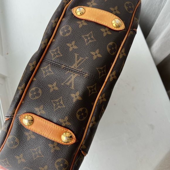 Louis Vuitton Galleria PM Shoulder Bag - Picture 10 of 16